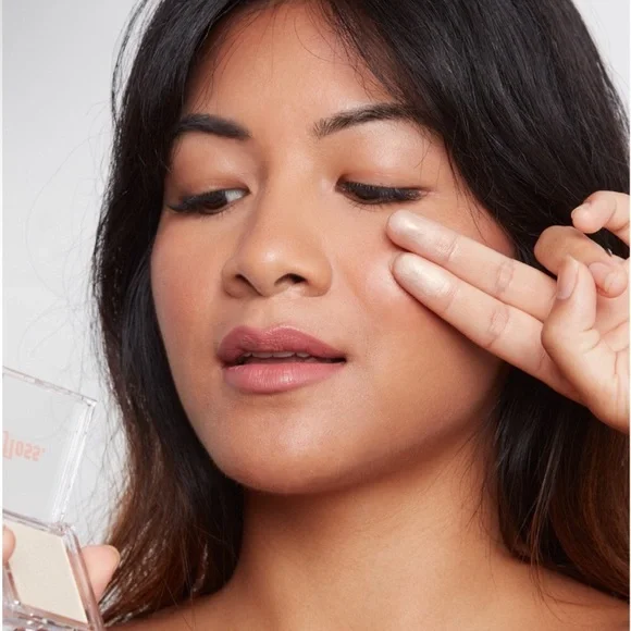 Floss. Brighten Up Powder Sunlit Highlighter Illuminator - Picture 4 of 8